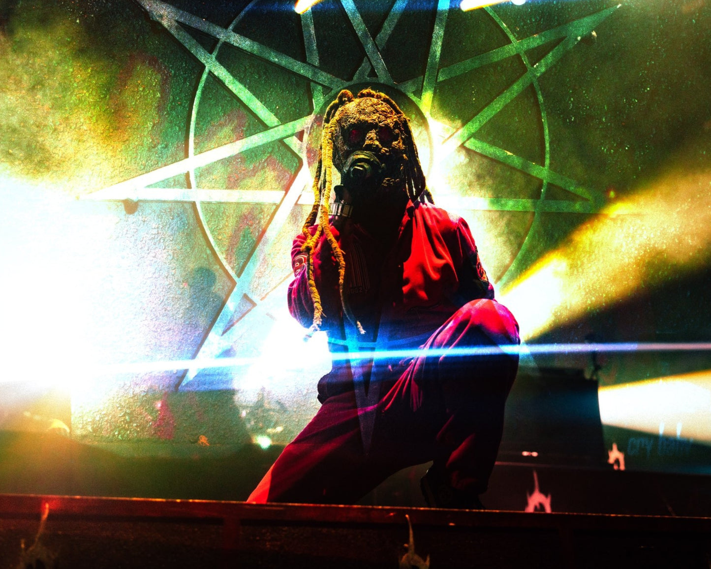 Corey Taylor in Slipknot mask performing