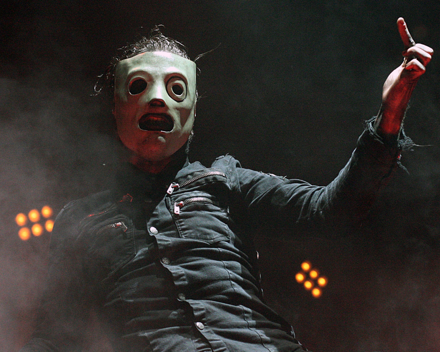 Slipknot member in mask flipping off the air