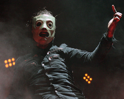 Slipknot member in mask flipping off the air