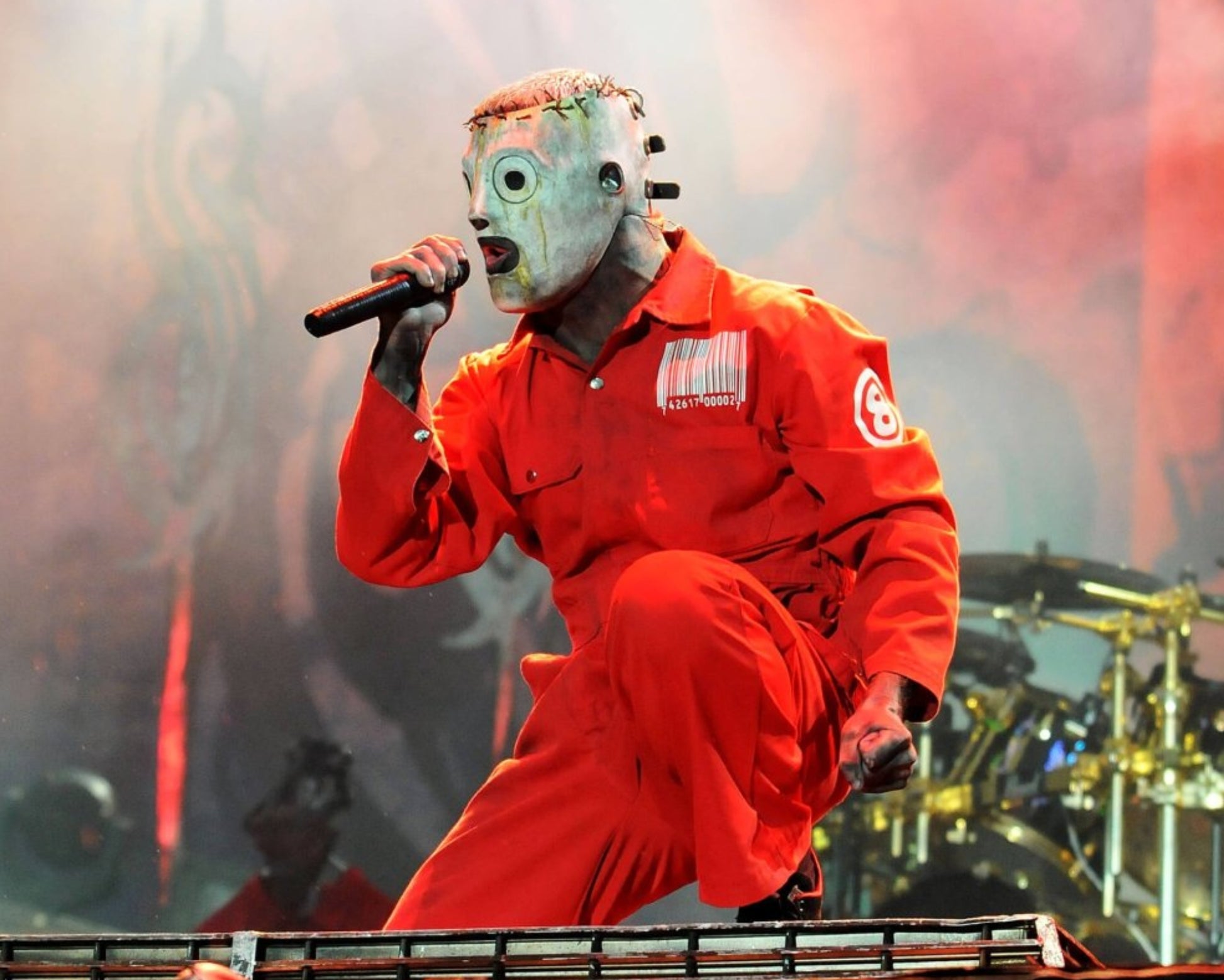 Corey Taylor in Slipknot mask performing